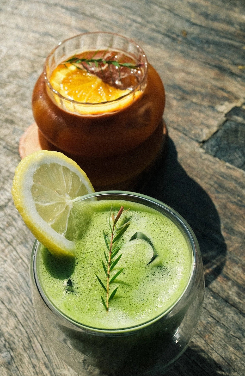 Freshly prepared green juice and nourishing herbal elixir served during the soundbath training retreat